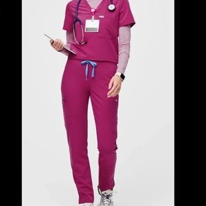 FIGS Scrub Set - women’s Kade pant + Catarina Top 2XL